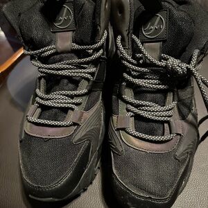 JAVI (similar).  Gently worn. Men, size 9. These are similar NOT actual.